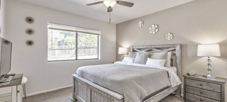 豪华私宅享有红石景观(Luxurious Home with Red Rock Views)图片