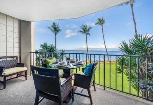 Complimentary Daily Activities and Cozy Comforts - Charming Retreat Hotel Overview