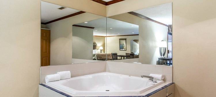 马科姆凯艺酒店 - 近大学区(Quality Inn Macomb Near University Area)图片