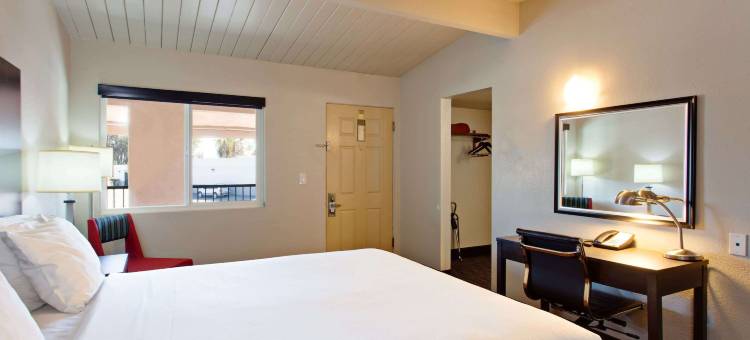 优胜美地 ChowcHawaiillinoisla 入口戴斯酒店(Days Inn by Wyndham Chowchilla Gateway to Yosemite)图片