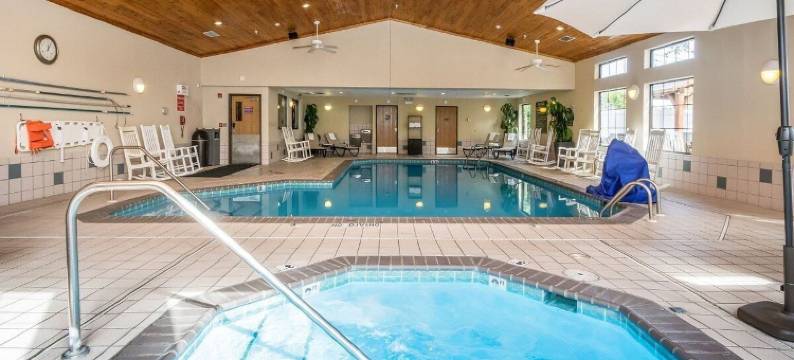 白松酒店套房(White Pines Inn & Suites)图片