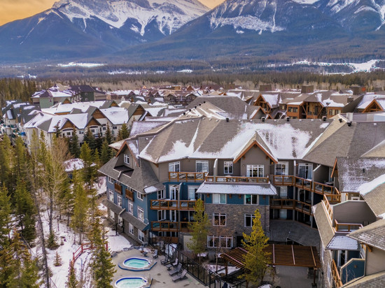 集团黑石山林小屋酒店