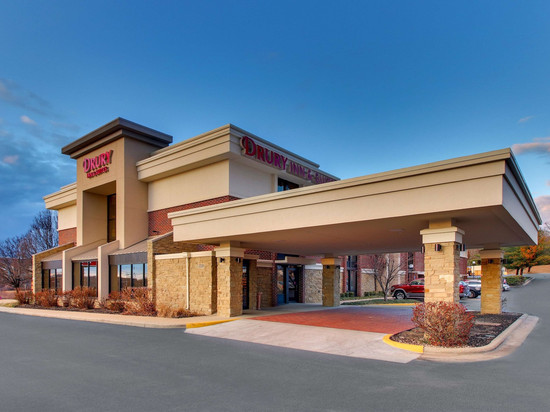 波普勒布拉夫德鲁里套房酒店