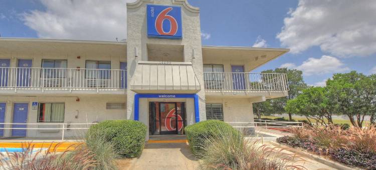 德克萨斯圣安东尼奥 - 六旗德克萨斯庆典游乐园 6 号汽车旅馆(Motel 6 San Antonio, TX Six Flags Fiesta TX/La Cantera Area)图片