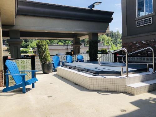 Regent Hotel Revelstoke Over view