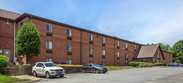 HomeTowne Studios & Suites Greensboro图片