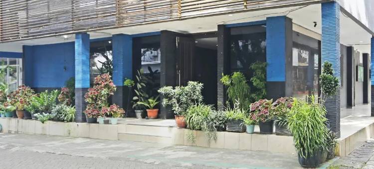 红多兹酒店-近力宝西卡朗城市步行街(RedDoorz Near City Walk Lippo Cikarang)图片