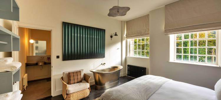 Historic Retreat in Peak District by River Dane图片