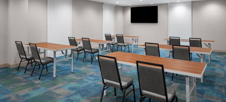 德梅因德雷克大学希尔顿惠庭套房酒店(Home2 Suites des Moines at Drake University)图片