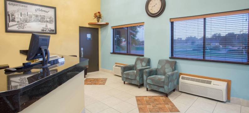 诺尔玛布卢明顿温德姆速8酒店(Super 8 by Wyndham Normal Bloomington)图片