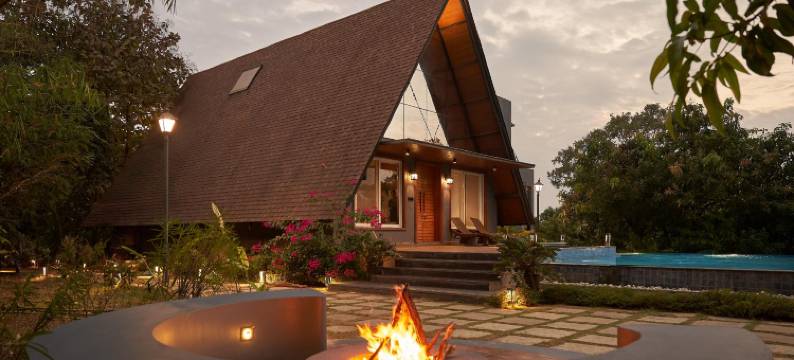 位于瓦德加奥恩的3卧室别墅-303平方米|带3个独立浴室(Privy Stays- Teakwood Villa, Alibag 3BHK w/Pool)图片