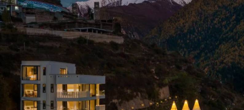 向春山·倦归丨半山隐墅(四姑娘山双桥沟景区店)图片