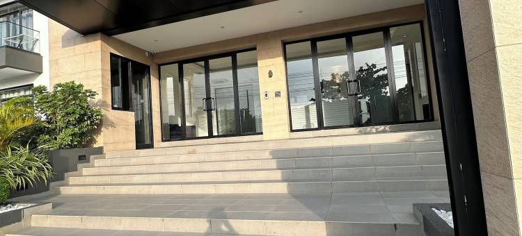 Embassy Gardens 的 Peravi 套房(Peravi Suites at Embassy Gardens)图片