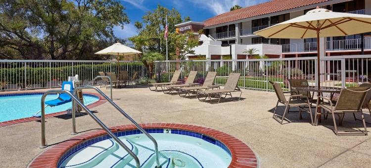 千橡市纽伯里公园拉昆塔温德姆套房酒店(La Quinta Inn & Suites by Wyndham Thousand Oaks-Newbury Park)图片
