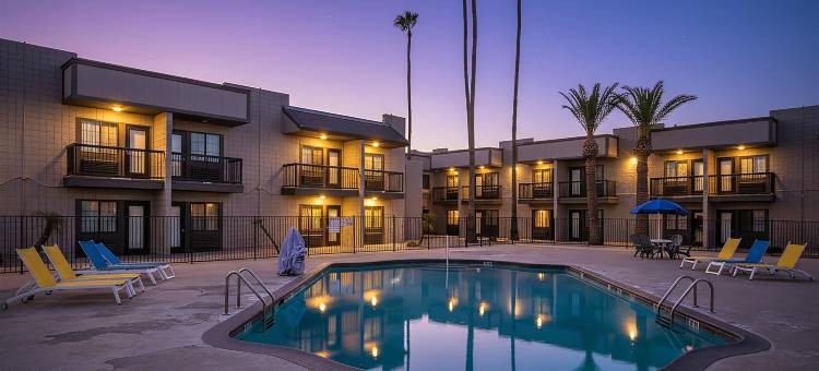 Super 8 by Wyndham Mesa Downtown Near Convention Center(Super 8 by Wyndham Mesa Downtown Near Convention Center)图片