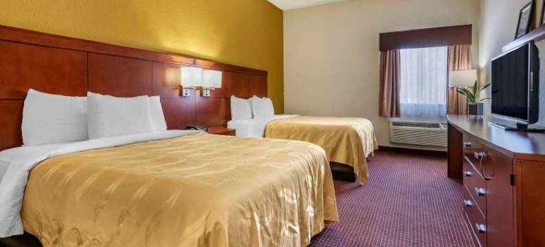 泽弗希尔斯-戴德城凯艺酒店(Quality Inn Zephyrhills-Dade City)图片