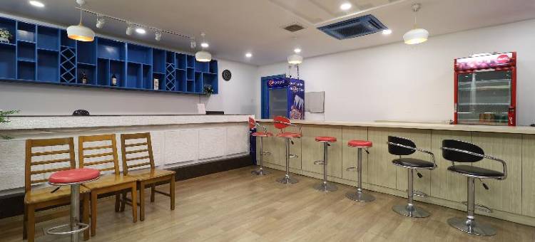 红多兹巴维西贡现代2号酒店(RedDoorz Saigon Modern 2 Hotel Ba Vi)图片