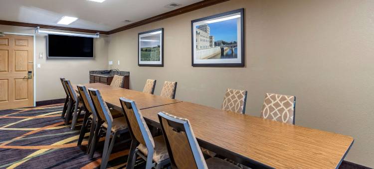 锡达拉皮兹北科林斯路舒适套房酒店(Comfort Inn & Suites Cedar Rapids North - Collins Road)图片