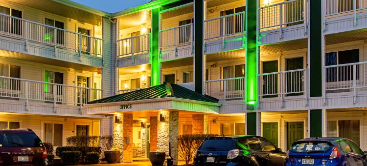 塔科马-普亚勒普霍姆汤开放式公寓(HomeTowne Studios Tacoma - Puyallup)图片