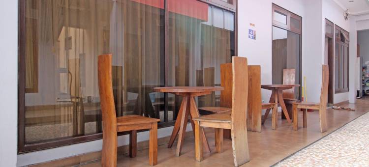 红多兹酒店-靠近哈特诺购物中心3(RedDoorz Near Hartono Mall 3)图片