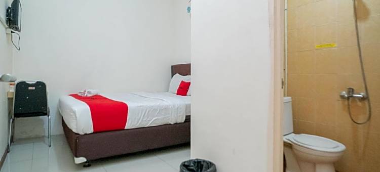 红多兹酒店靠近阿约萨里2号航站楼(RedDoorz Near Flyover Arjosari Malang)图片