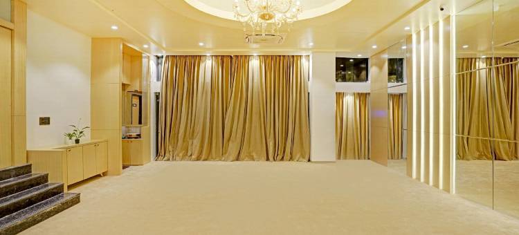 Treebo 高级金色幸福特里穆尔蒂广场(Treebo Premium Golden Bliss Trimurti Nagar Square)图片