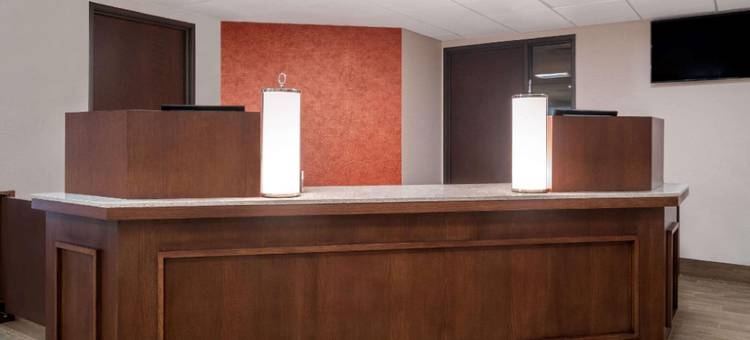 明尼阿波利斯黄金谷华美达酒店(Ramada by Wyndham Minneapolis Golden Valley)图片