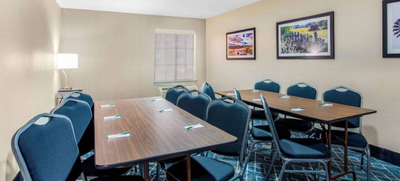 希尔斯伯勒拉昆塔温德姆套房酒店(La Quinta Inn & Suites by Wyndham Hillsboro)图片