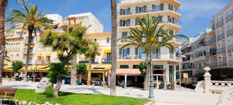 锡切斯苏布尔酒店(Hotel Subur)图片