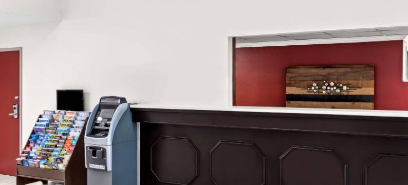 彭顿海滩红狮套房酒店(Red Lion Inn & Suites Pontoon Beach)图片