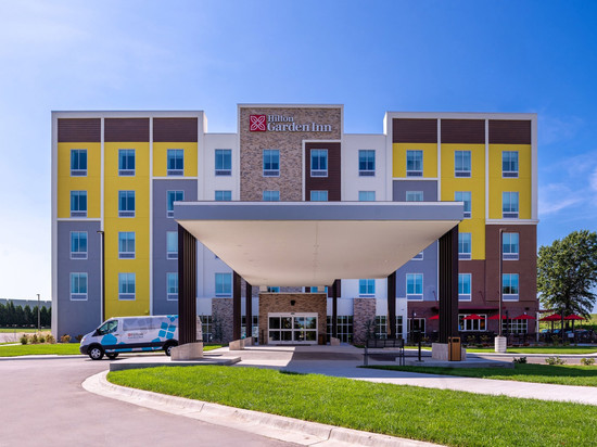 勘萨斯城机场希尔顿花园酒店