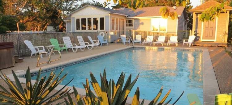 Soundfront Sunsets with Private Dock, Kayaks, Large Pool, Hot Tub, Guesthouse图片