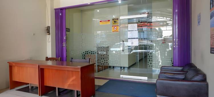 红门酒店-近三宝垄迪波内戈罗大学2号(RedDoorz Near Universitas Diponegoro Semarang 2)图片