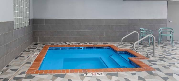 Spark by Hilton Lansing图片