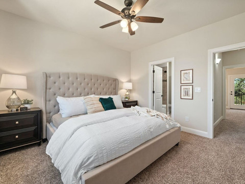 Lakeside Pool and Golf Course Access - Charming Outdoor Retreat