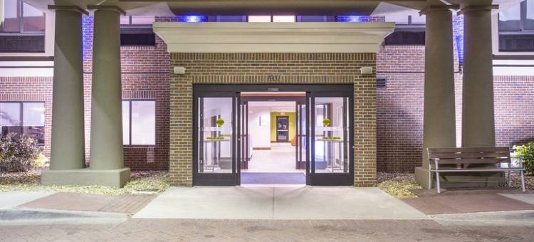 Holiday Inn Express 村西(Holiday Inn Express Kansas City - at the Legends)图片