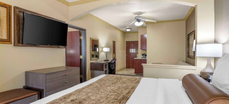 科洛尼皇冠贝斯特韦斯特优质套房酒店(Best Western Plus Crown Colony Inn  Suites)图片