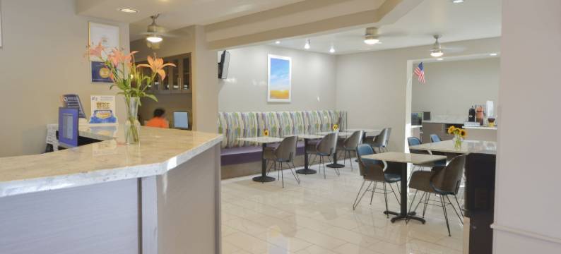 阿尔伯克基机场戴斯套房酒店(Days Inn & Suites by Wyndham Airport Albuquerque)图片
