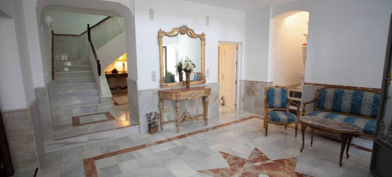 Cuevas 宫殿(El Palacete de Cuevas)图片