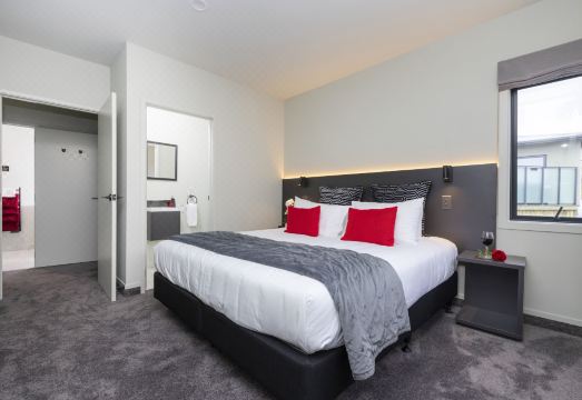 Kings on Peace Hotel Overview