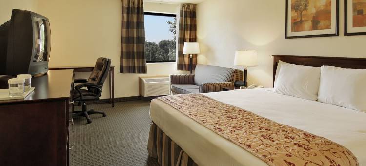 贝顿多夫温德姆华美达酒店(Ramada by Wyndham Bettendorf)图片