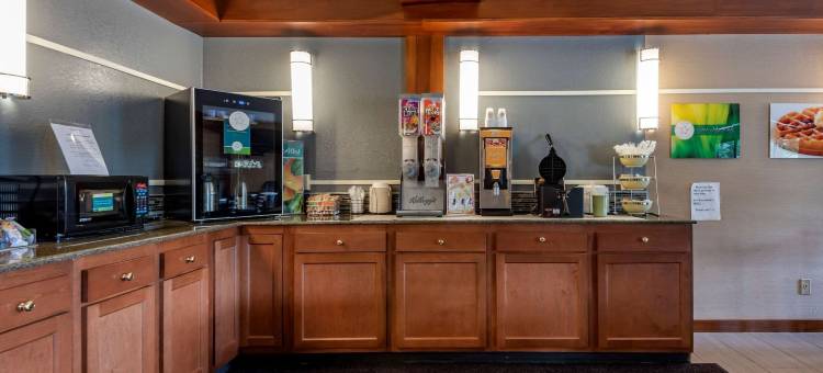 品质套房酒店(Quality Inn & Suites Warren)图片