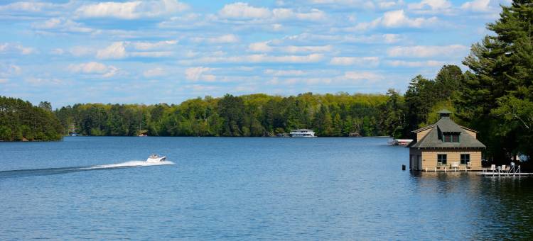波因特套房酒店(The Pointe Hotel and Suites)图片