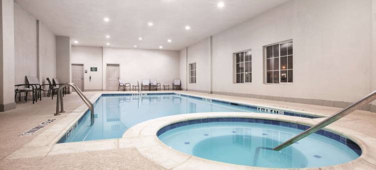 曼斯费尔德拉昆塔温德姆套房酒店(La Quinta Inn & Suites by Wyndham Mansfield TX)图片