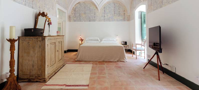 阿玛达·莫拉(Amada Moura)图片