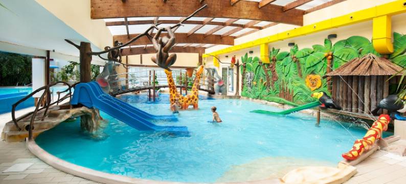 卡尔尼采近波罗的海海滩的房屋(House in Karnice Near Baltic Sea Beach)图片