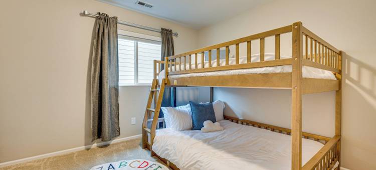 游戏室和甲板：适合家庭的汤姆沃特宝石(Game Room & Deck: Family-friendly Tumwater Gem)图片