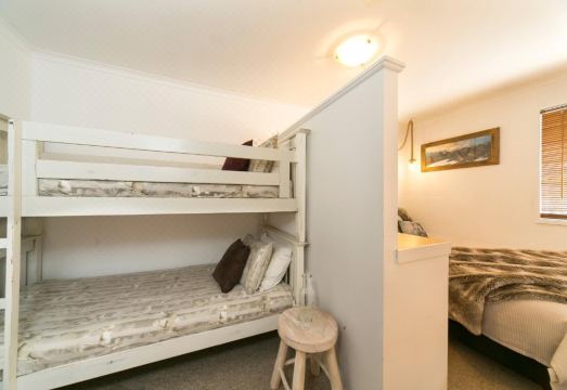 Feathertop Alpine Lodge Hotel Overview