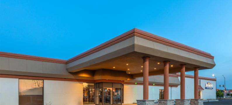 詹姆斯敦会议中心和水上公园温德姆贝蒙特酒店(Baymont by Wyndham Jamestown Conference Center & Water Park)图片