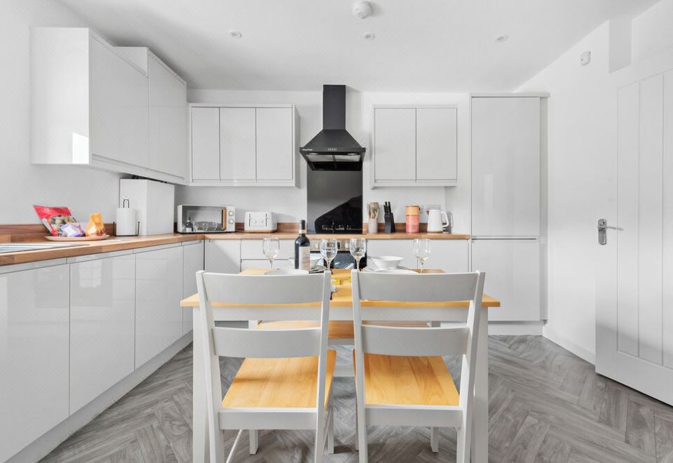 Flat 3 - Ensuite bedroom, close to local shops and Worcester City Centre Hotel Overview